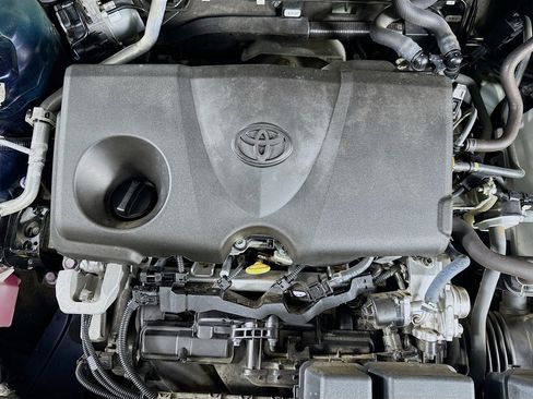 Used 2023 Toyota RAV4 XLE AWD/4WD image 31