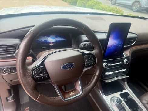 Used 2023 Ford Explorer King Ranch w/ Technology Package AWD/4WD image 2