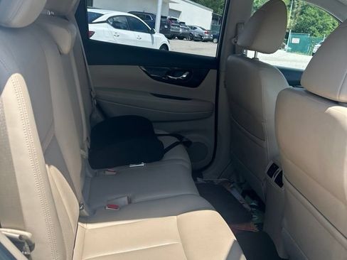 Used 2017 Nissan Rogue SL FWD image 9