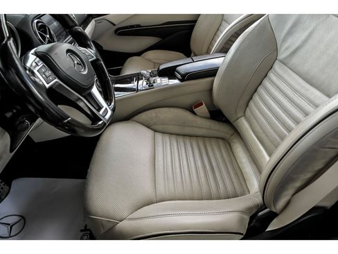 Used 2015 Mercedes-Benz SL 550 image 11