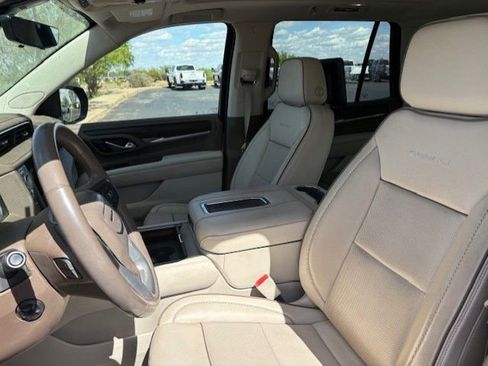 Used 2021 GMC Yukon Denali w/ Denali Premium Package image 7