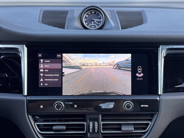 Used 2023 Porsche Macan AWD/4WD image 30