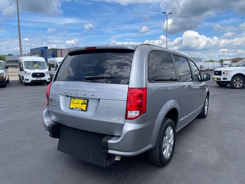 Used 2018 Dodge Grand Caravan SE w/ UConnect Hands-Free Group FWD image 8