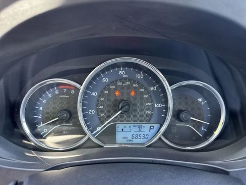 Used 2015 Toyota Corolla LE image 18