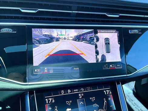 Used 2023 Audi Q8 Premium image 14