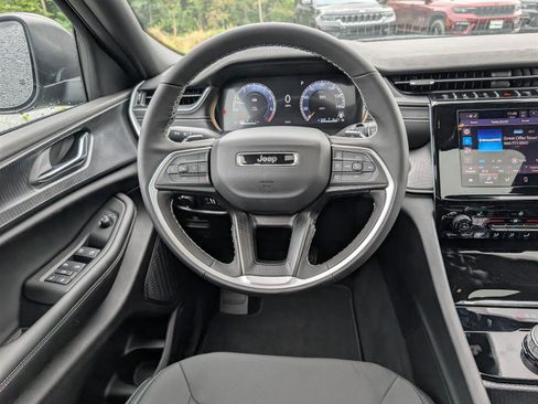 New 2025 Jeep Grand Cherokee Laredo X w/ Luxury Tech Group I image 13