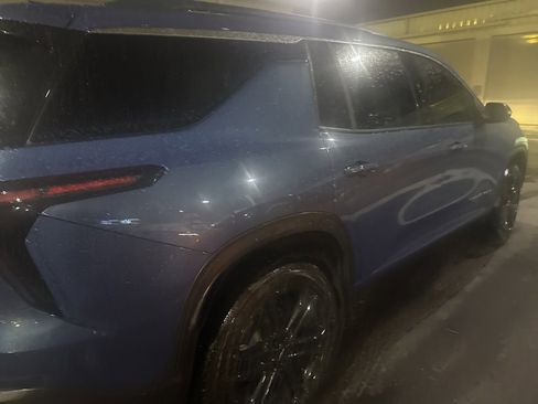 Used 2026 Chevrolet Traverse LT image 3