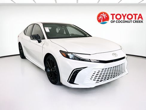 Used 2025 Toyota Camry XSE FWD image 1