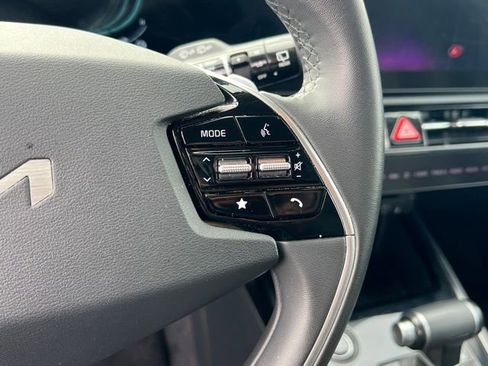 Certified 2023 Kia Niro EX image 23