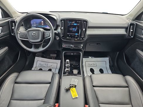 Used 2025 Volvo XC40 B5 Plus AWD/4WD image 10