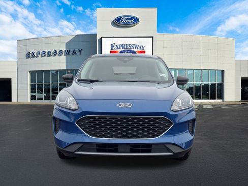 Used 2022 Ford Escape SE image 3