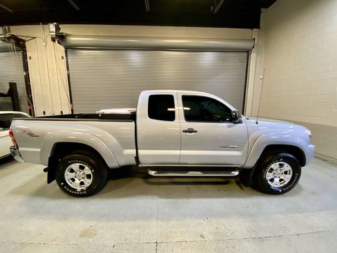 Used 2006 Toyota Tacoma PreRunner RWD image 4