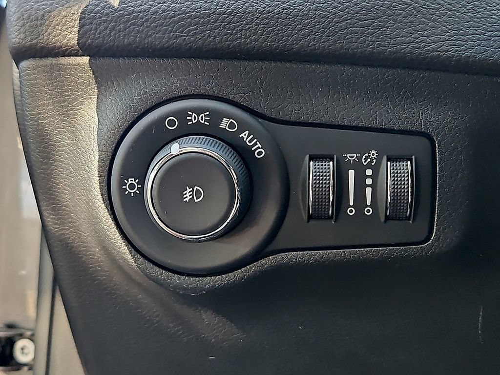 Used 2018 Jeep Compass Latitude w/ Popular Equipment Group AWD/4WD image 24
