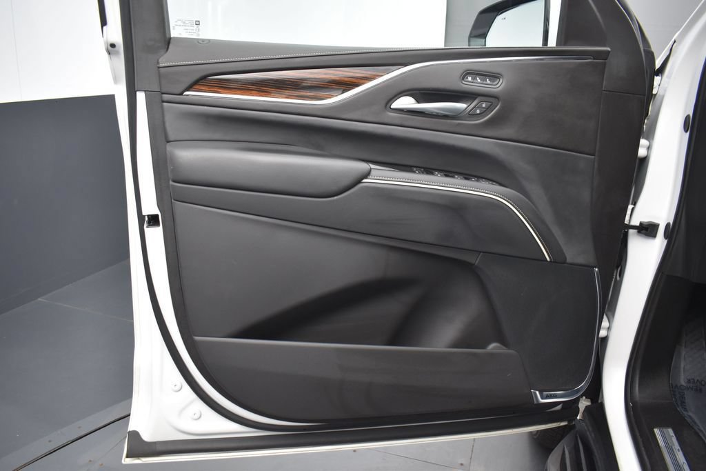 Used 2024 Cadillac Escalade Premium Luxury w/ LPO, Floor Liner Package AWD/4WD image 9
