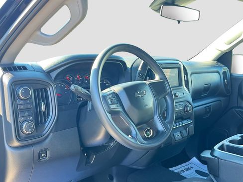Used 2025 Chevrolet Silverado 1500 Custom Trail Boss w/ Dark Appearance Package AWD/4WD image 9
