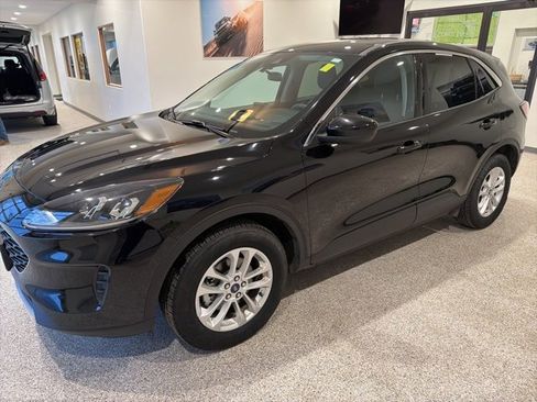 Used 2020 Ford Escape SE image 3