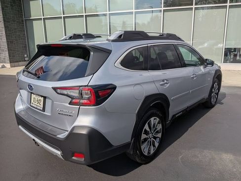 Used 2025 Subaru Outback Touring XT AWD/4WD image 3