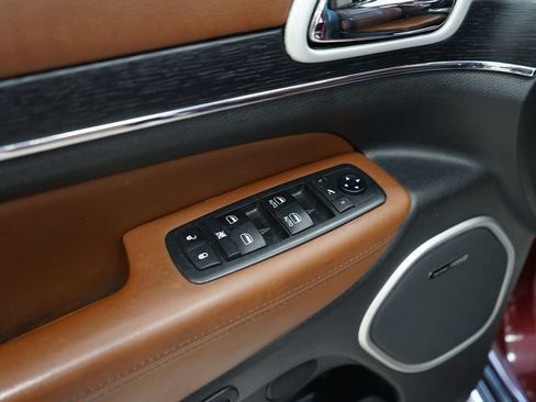 Used 2018 Jeep Grand Cherokee Summit AWD/4WD image 29