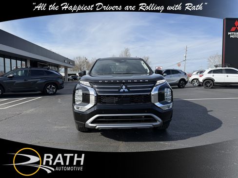 New 2026 Mitsubishi Outlander SE image 3
