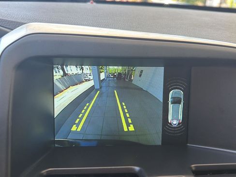 Used 2016 Volvo XC60 T5 Premier w/ Proximity Package image 22