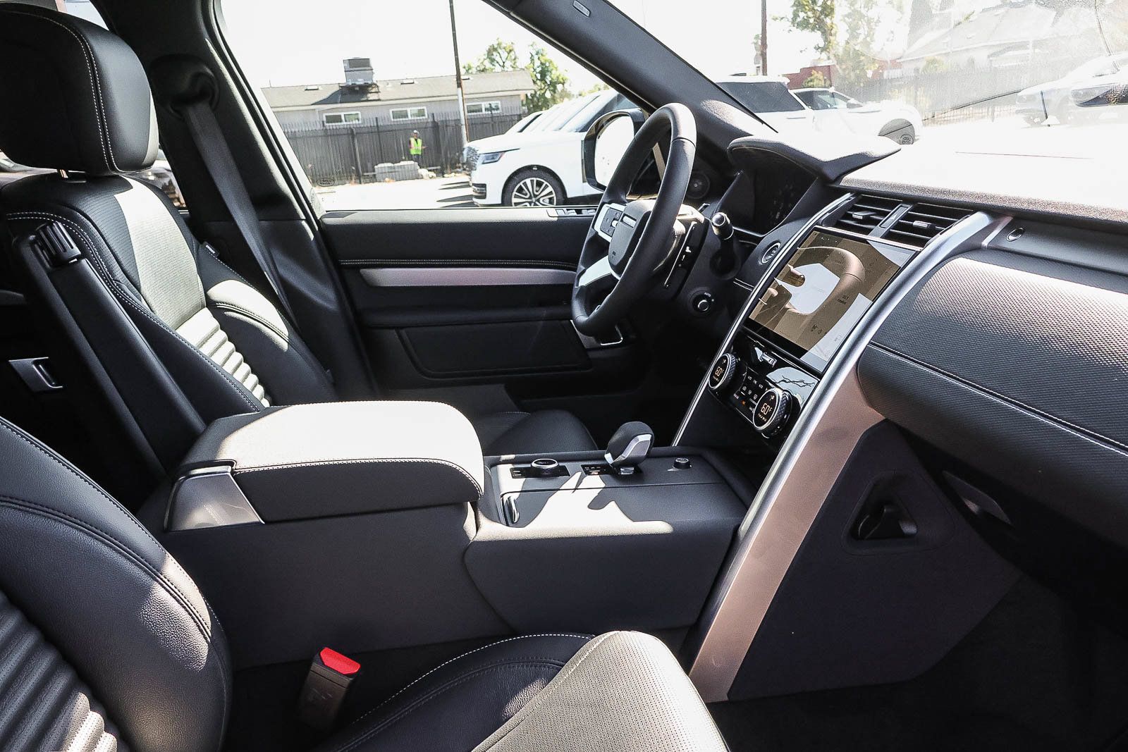 New 2026 Land Rover Discovery Limited Edition AWD/4WD image 17
