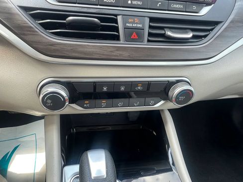 Used 2024 Nissan Altima 2.5 SV FWD image 24