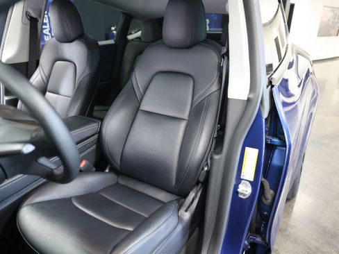 Used 2022 Tesla Model Y Long Range image 23