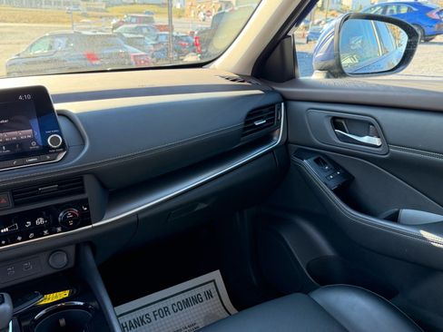 Used 2023 Nissan Rogue SV w/ SV Premium B Package image 16