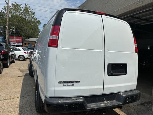 Used 2020 Chevrolet Express 2500 w/ Enhanced Convenience Package RWD image 3