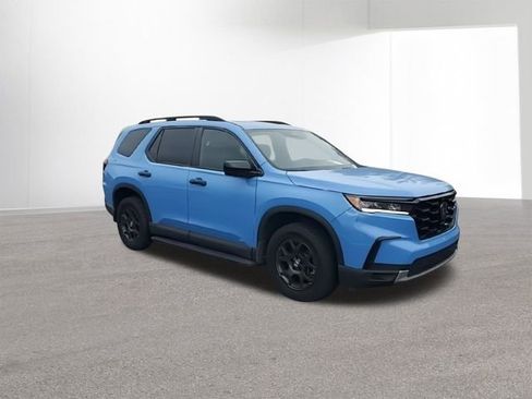 Used 2023 Honda Pilot TrailSport image 2