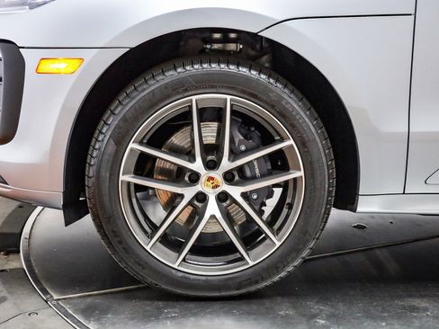 Used 2025 Porsche Macan image 10