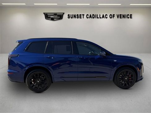 Certified 2024 Cadillac XT6 Sport w/ LPO, ONYX Package image 2