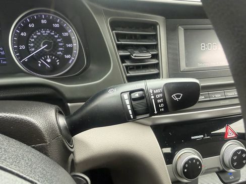 Used 2019 Hyundai Elantra SE FWD image 15
