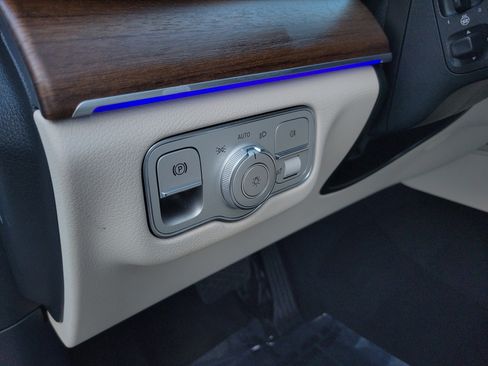 Certified 2025 Mercedes-Benz GLS 450 4MATIC image 28