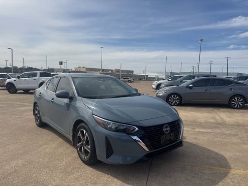 Certified 2024 Nissan Sentra SV image 1