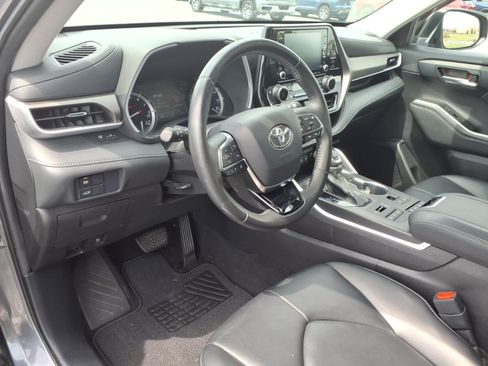 Used 2021 Toyota Highlander XLE AWD/4WD image 20