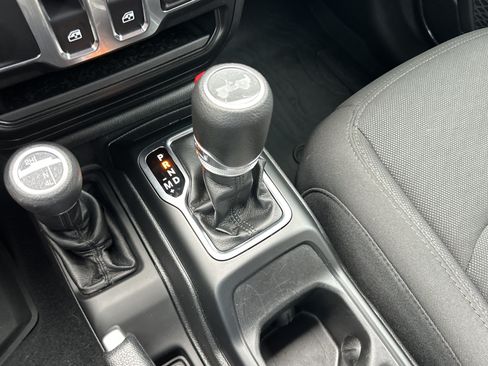 Used 2022 Jeep Wrangler Sport AWD/4WD image 26