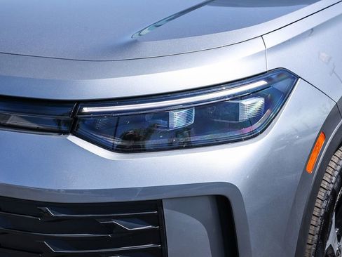 New 2025 Volkswagen Tiguan SE image 22