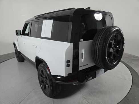 New 2026 Land Rover Defender 110 X-Dynamic SE AWD/4WD image 17