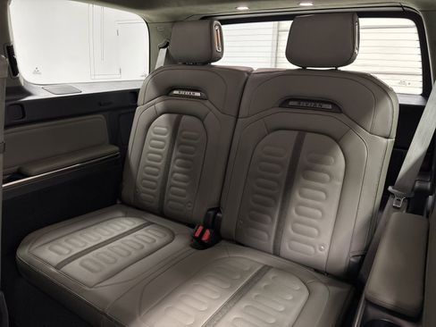Used 2023 Rivian R1S Adventure AWD/4WD image 25