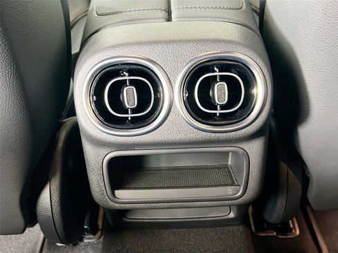 Used 2025 Mercedes-Benz GLC 300 4MATIC image 24