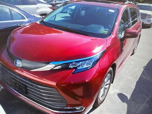 Used 2021 Toyota Sienna XLE AWD/4WD image 17