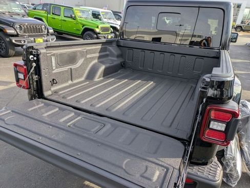 New 2026 Jeep Gladiator Rubicon w/ Steel Power Dome Hood Package AWD/4WD image 31