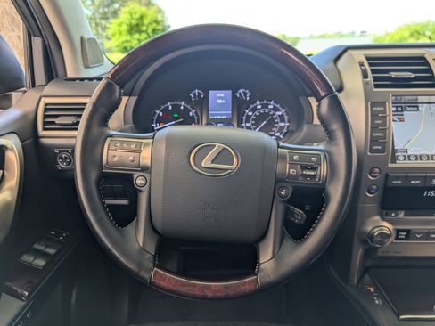 Used 2017 Lexus GX 460 Premium image 25