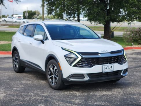 Used 2023 Kia Sportage EX FWD image 3