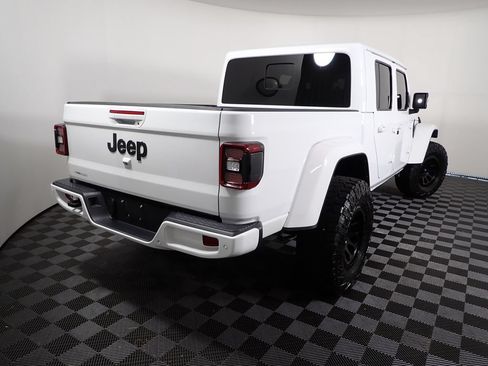 Used 2023 Jeep Gladiator Overland AWD/4WD image 16