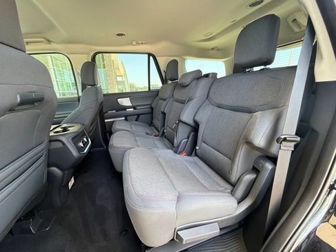 Used 2025 Ford Expedition Active AWD/4WD image 18