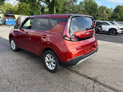 Used 2025 Kia Soul LX w/ LX Technology Package FWD image 6
