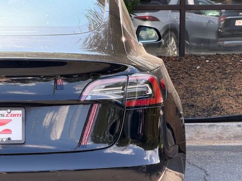 Used 2018 Tesla Model 3 Long Range RWD image 16