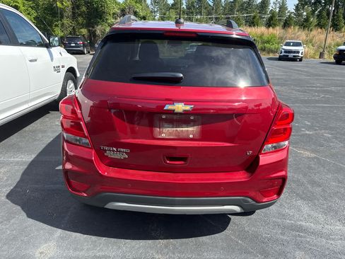 Used 2020 Chevrolet Trax LT w/ Driver Confidence Package AWD/4WD image 10